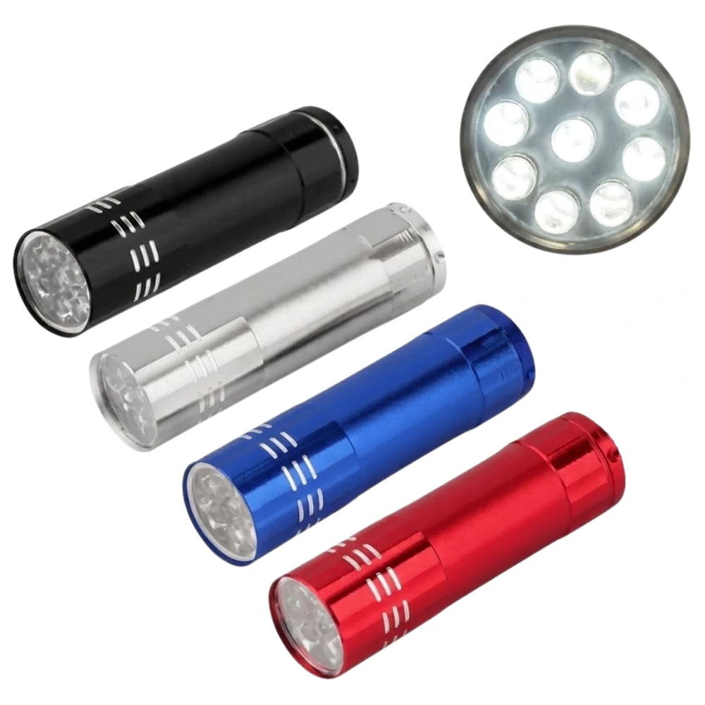Linterna Metálica de 9 LED usa 3 Pilas AAA (NO incluidas)